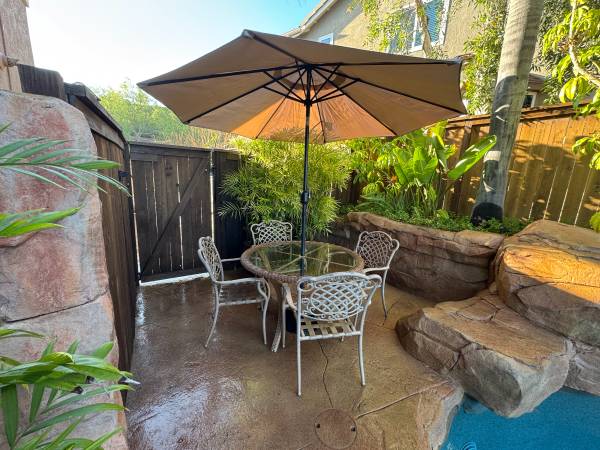 Round Wicker Table / Glass Top Table, 4 Chairs & Umbrella and Base 1