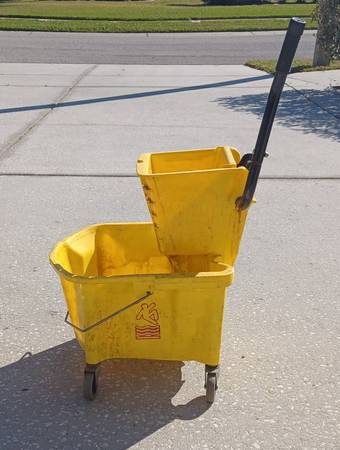 Mop bucket 1