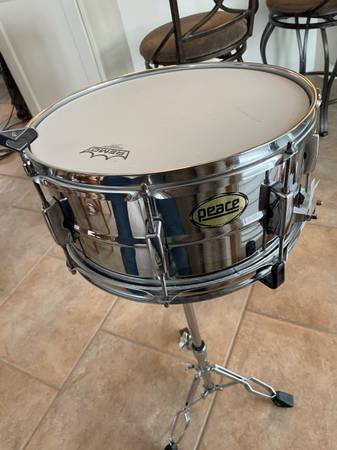 Snare drum and stand 1