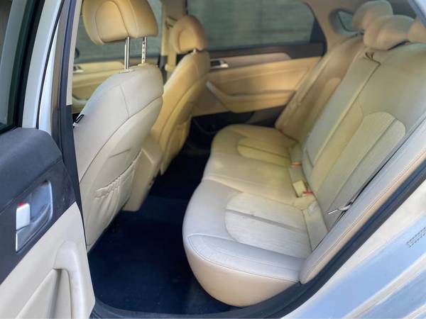 Hyundai Sonata Hybrid 2016 143k millas Título limpio Funciona bien SMOG HECHO - $6.950 (sacramento)63619383087873124