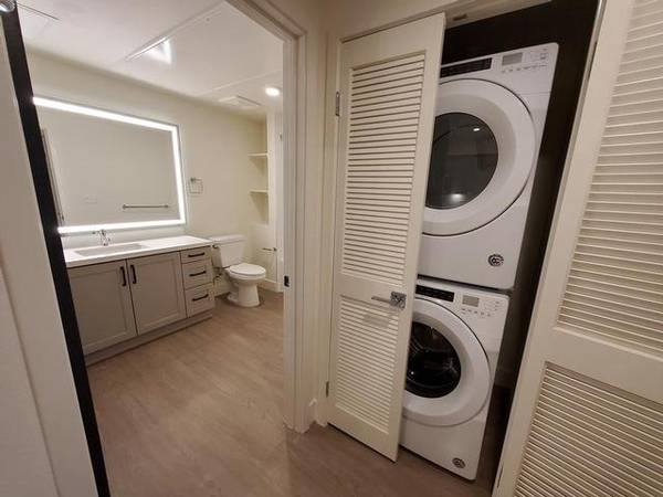 $4,780 / 2br - 1115ft2 - Acabados de diseñador, bañera con revestimiento de baldosas cerámicas, comunidad de acceso limitado (detrás de la puerta de estacionamiento)63668287247873122
