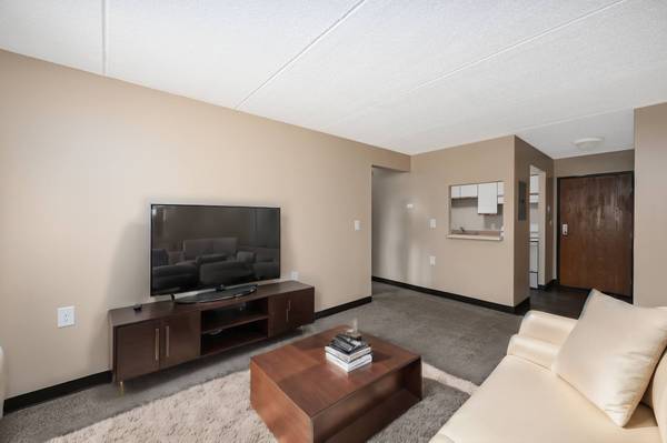 $1,100 / 1br - Studio, One, Two, and Three Bedroom Apartments (Cleveland, OH)63907493585794122