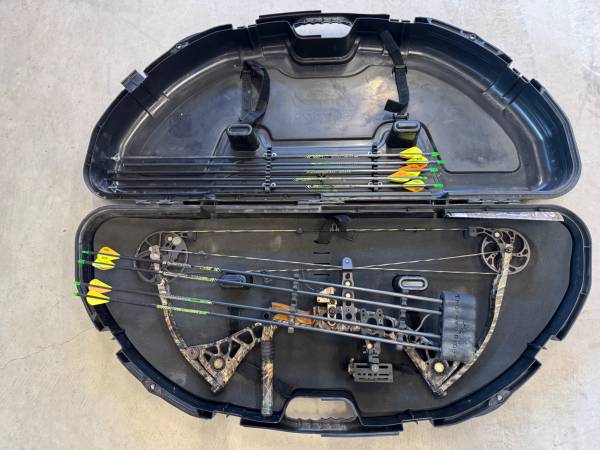Mathews DXT Compound Bow Fully Equipped With Accessories 1