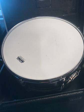 Used Snare drum and case 1