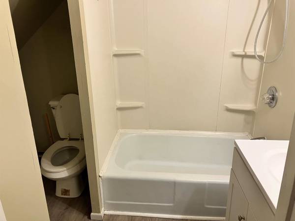 $1,200 / 1br - 1950ft2 - Fully Occupied Newport Duplex. Great Tenants and monthly rental amount (,Newport City)63784684729985122
