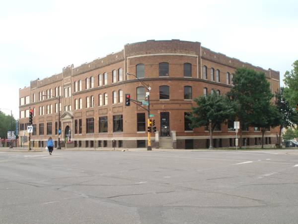 $50 ☎ Midway!! Student or Apt Stg  Raymond & University Ave W★  SELF ★ STO (St. Paul / 280 / U of MN)63797857707905120