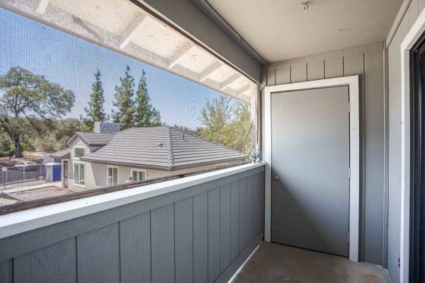 $2,040 / 2br - 840ft2 - Covered Parking, BBQ Areas, 2/BD 1.5/BA (5902 Springview Dr, Rocklin, CA)63844738926211122
