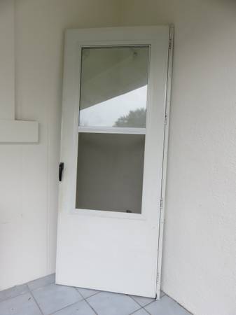 Larson MidView Storm Door 1