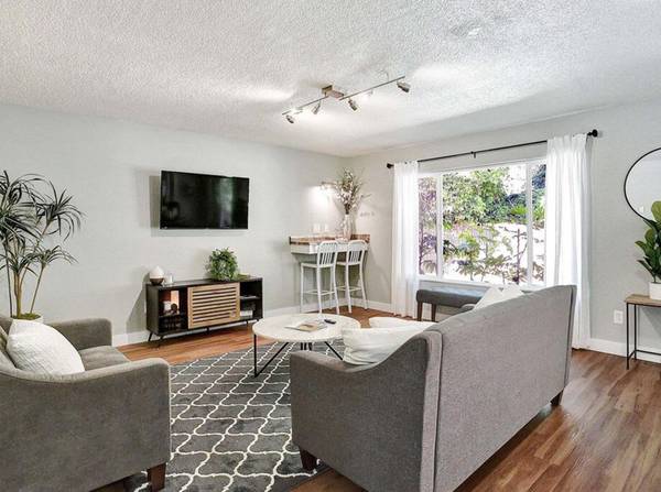 $1,595 / 2br - OBTÉN $300 DE DESCUENTO! Cerca del Área Natural Spring Park - Ventanas de Alta Eficiencia Energética (Milwaukie Heights)63831396552323122