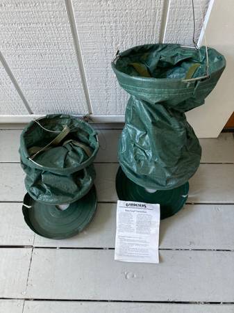 Gardeners Tomato Upside Down Cages (2) 1