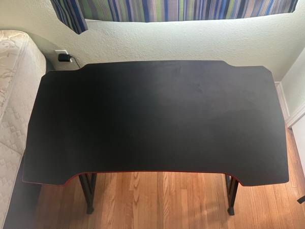 Small computer desk 1