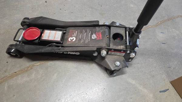 3 ton floor jack 1