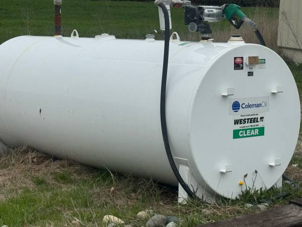 1000 Gallon Fuel Tank with pump 1