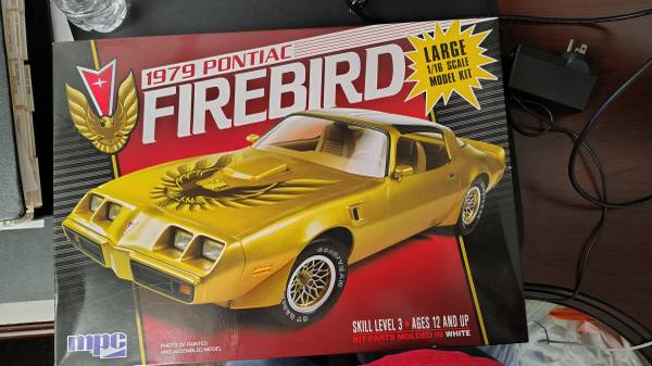 MPC 1979 Pontiac Firebird Large 1/16 Scale Model Kit 1