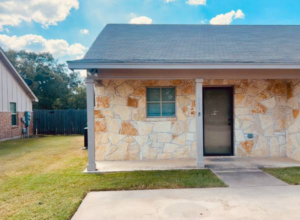 2/1 Duplex Available in McGregor 1