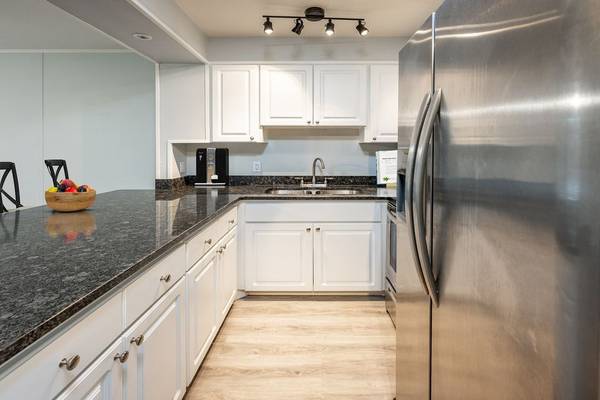 $1,499 / 1br - 525ft2 - Located in Sarasota, 1 bedroom, 1 bathroom, granite countertops. (1872 Phillippi Shores Dr, Sarasota, FL)63791129542401120