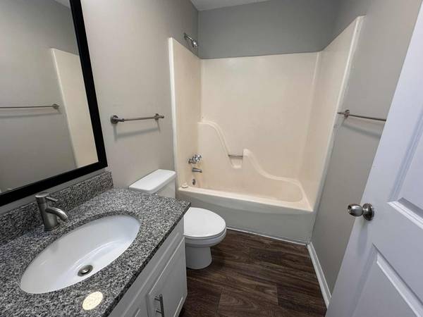 $1,179 / 1br - 576ft2 - 1 bed, 1 bath- all updated in West Knox with $1000 Visa Gift card! (knoxville)63815695571843121