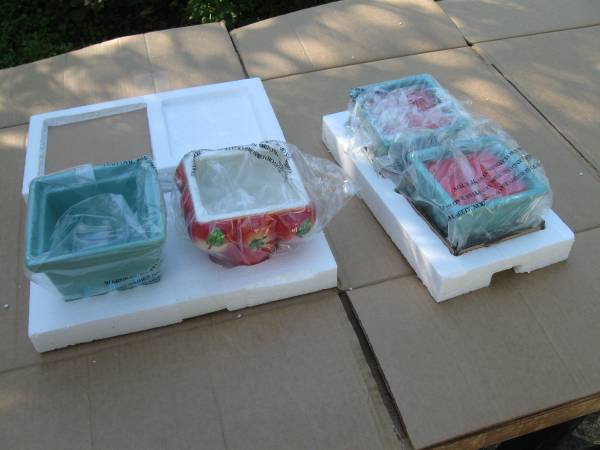 Home Workx by Harry Statkin ceramic Fruit basket. New in box. 1