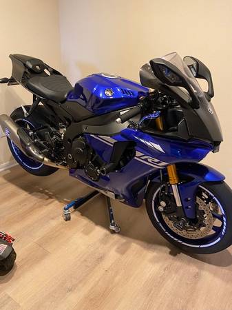 2017 Yamaha R1 1