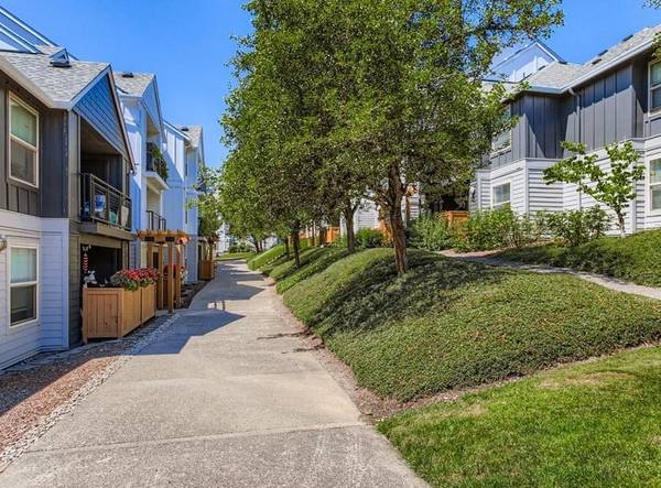 $1,535 / 1br - 705ft2 - Finally: A Place Where You Can Hog The Remote Guilt-Free (Clackamas, OR)63831466654209123