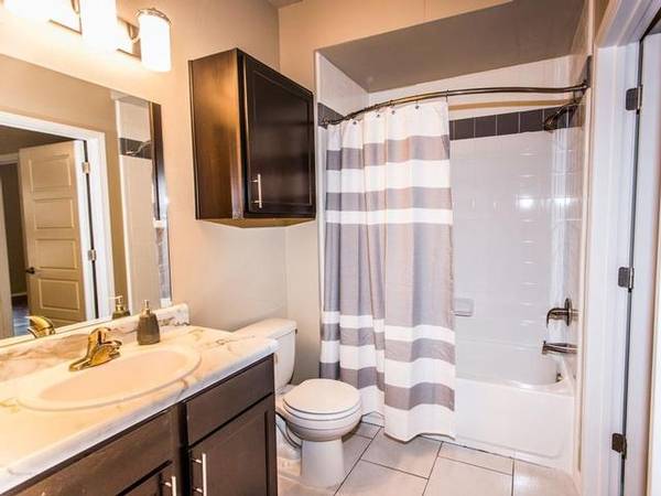 $1,305 / 2br - 1144ft2 - Gated Community, 2 BR/2 BA with Outdoor Pool & Fitness Center63806193993347124