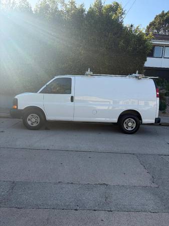 2014 Chevrolet Express - Photo 2