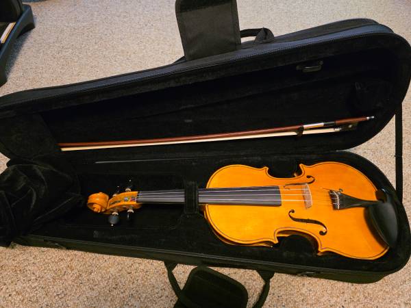 4/4 intermediate violin with case and bow 1