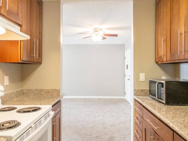 $2,629 / 2br - 900ft2 - Spacious 2BR/2BA Apartment! Private Deck! Pool! Laundry! - PROGRESSIVE (san rafael)63936605559554122