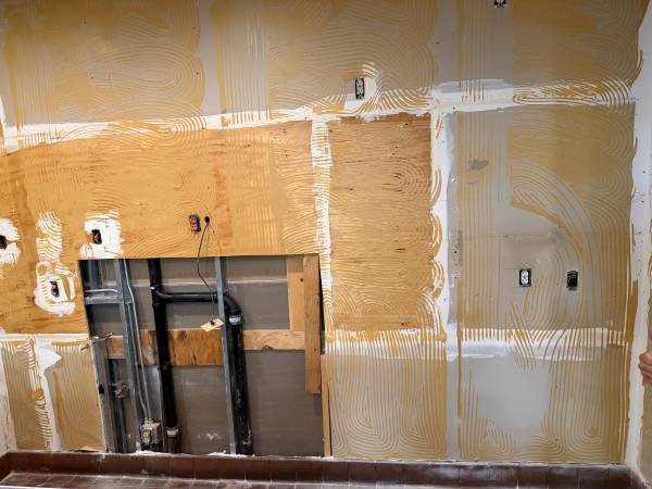 COMMERCIAL CONSTRUCTION & MAINTENANCE. full time $25-$35 D.O.E 1