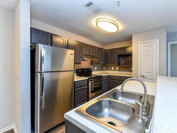 $1,531 / 2br - 1126ft2 - Dens, Built-in bookshelves, Double vanities, Car Wash (The Palmer Apartments)63964266421891120
