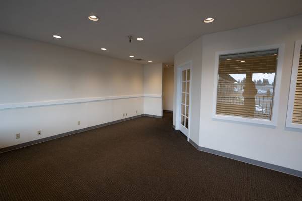 $734 / 800ft2 - Beautiful Office Space at Andresen Plaza (Vancouver)64218952327425121