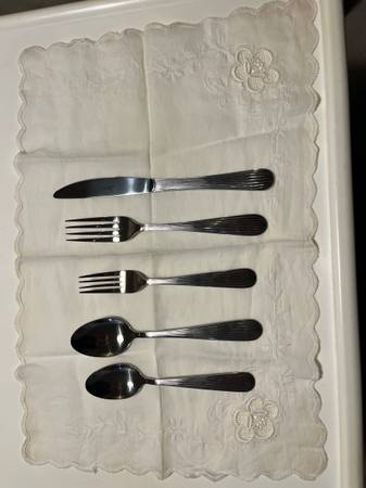 40 piece stainless steel cutlery set 1