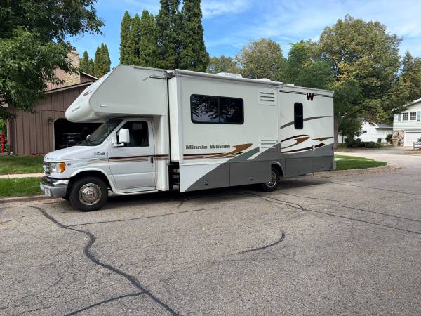 2002 E450 29ft Winnebago Minnie Winnie 1