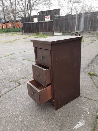 Three drawer cabinet 1