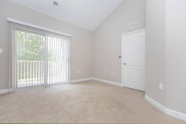Loft, Located in Gaithersburg, 2/bd 2/ba 1