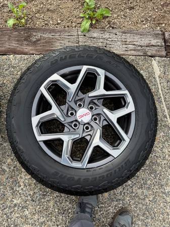 Neumáticos y ruedas GMC - $950 (Federal Way)63471419196675122