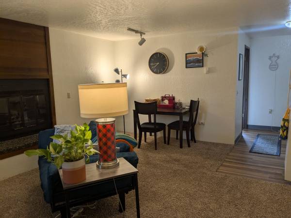 $900 / 1br - 1 bedroom, 1 bathroom duplex unit (Pullman)63980822240003122