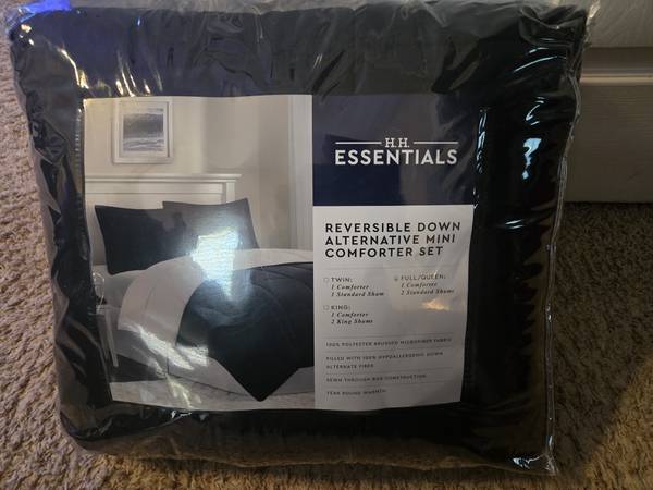 Brand new Full Queen  Reversible Down Alternative Mini Comforter Set 1