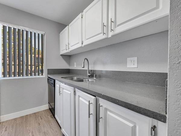 $2,400 / 3br - 1136ft2 - Modern Interior Paint Scheme, Microwave, 3B/2B (38300 30th Street East , Palmdale, CA)63700899506433123