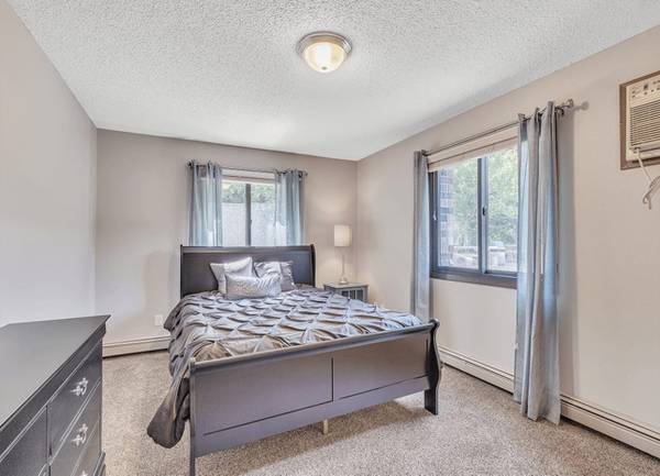 $1,165 / 2br - 1000ft2 - 2 BD, Carpeting, Quartz Countertops (Close to shopping and restaurants.)63988653529603122