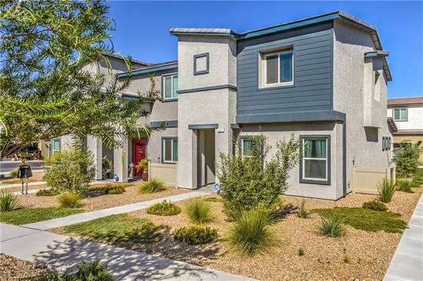 Modern LIKE NEW 3-bedroom Town-Home **Upgrades & Amenities** 1