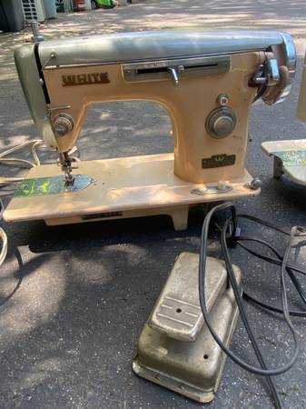 Cuatro máquinas de coser viejas - $100 (Dawsonville)63441269610241124