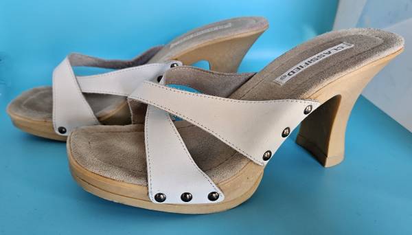 Size 7 CLASSIFIED White 3.5" High Heel Sandals 1