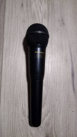 Radio Shack Multi-Channel Wireless Microphone Handheld Transmitter 1