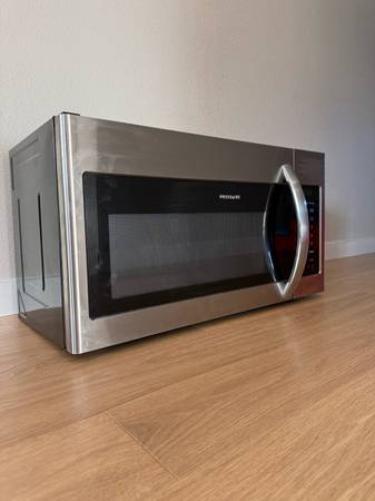 Frigidaire Microwave ( over the range ) 1