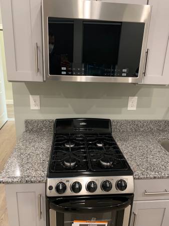$1,650 / 9999ft2 - ****OVERSIZED NEWLY RENOVATED STUDIO REVERE**** (REVERE)63620275374339123
