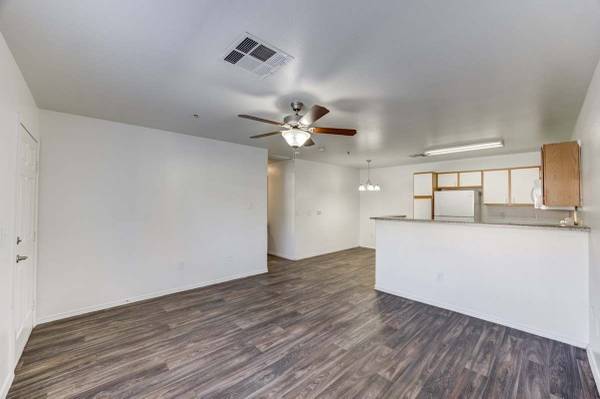 $1,195 / 2br - 848ft2 - Covered Parking, High Speed Internet, Laundry Facilities (2655 W Lake Mead Blvd, North Las Vegas, NV)63859499752193124