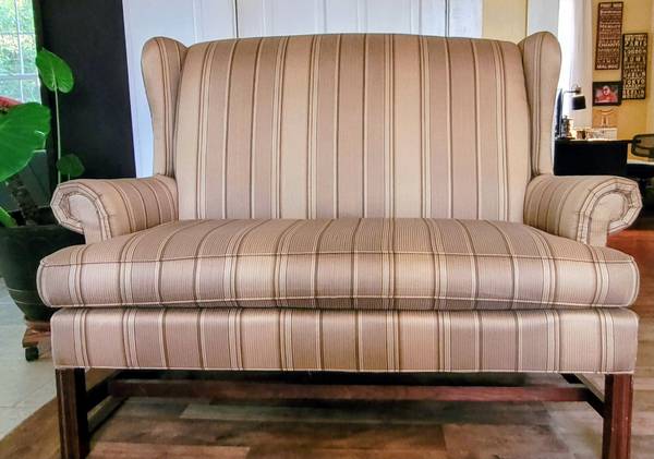 Very nice and clean high back sofa 1