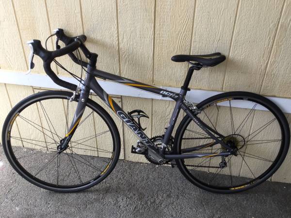 GIANT Ocr 2. Tamaño 44 cm (S). Aluminio con horquilla de carbono. 27 velocidades. Excelente estado - $320 (san jose este)63439655408897123