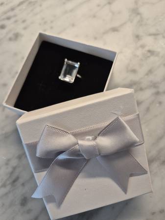 A Gorgeous COCKTAIL RING in silver. Size 6. 1